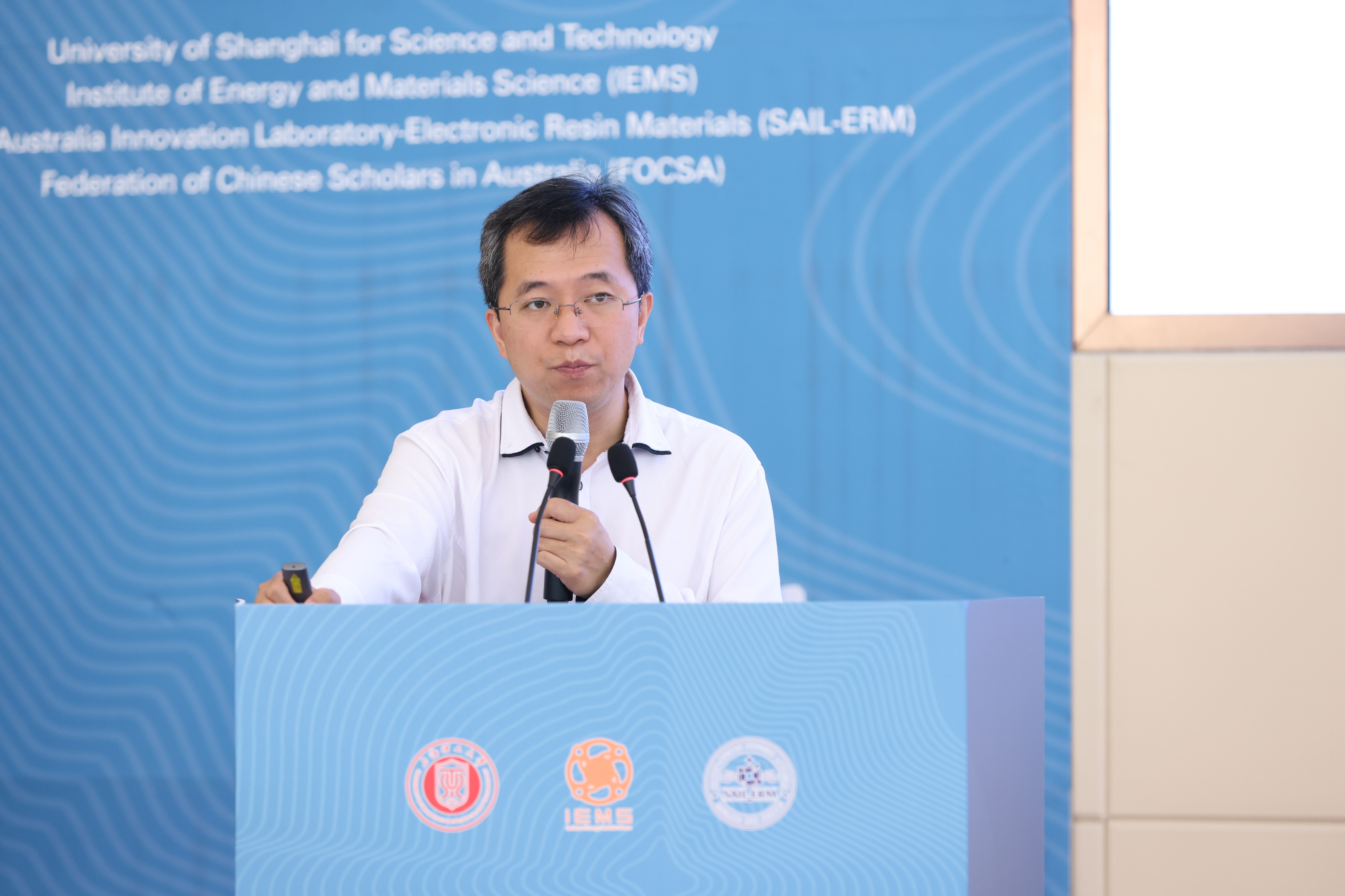 张强教授作主旨报告