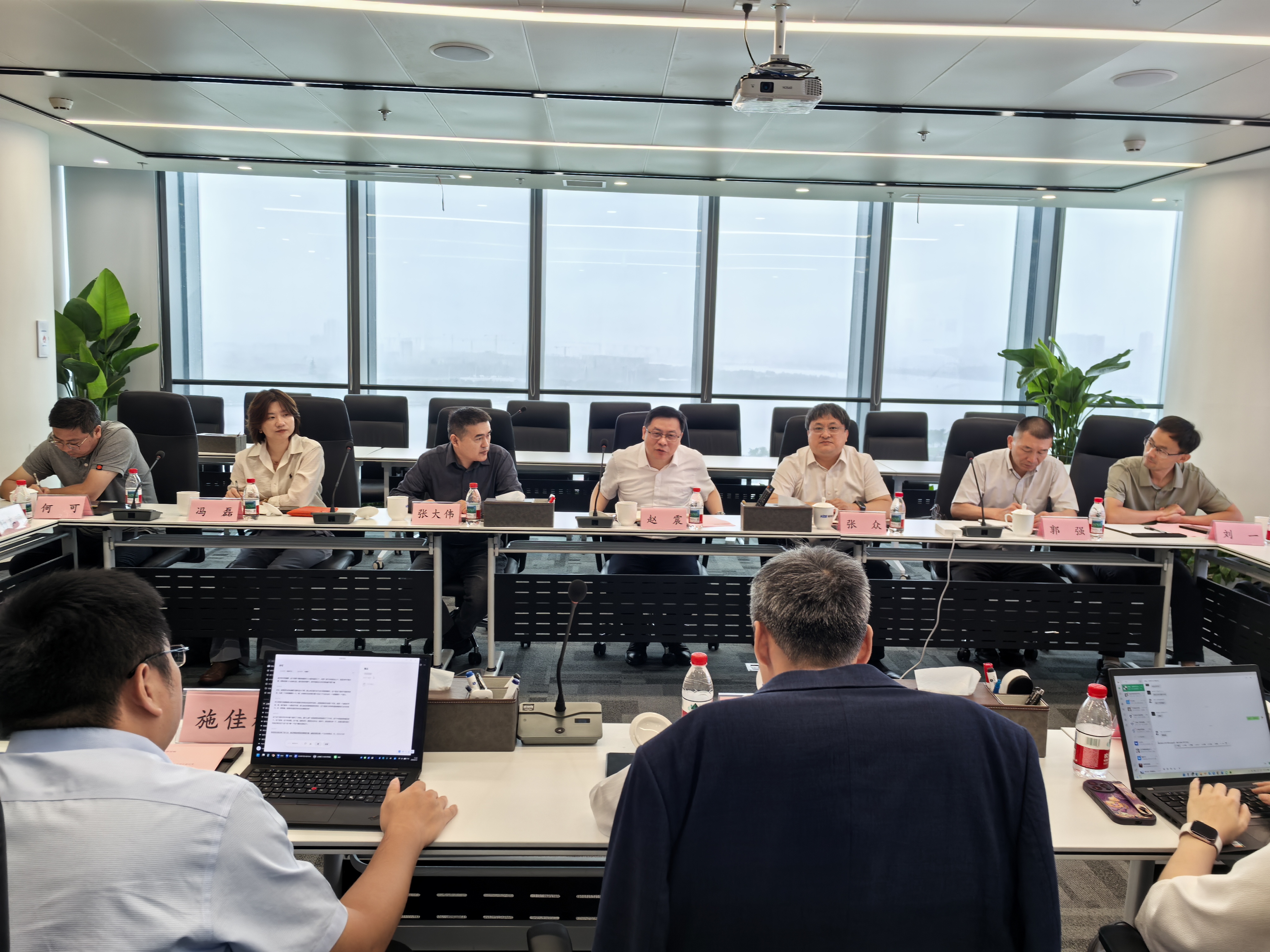 双方在金沙江会议室进行座谈交流 双方在金沙江会议室进行座谈交流